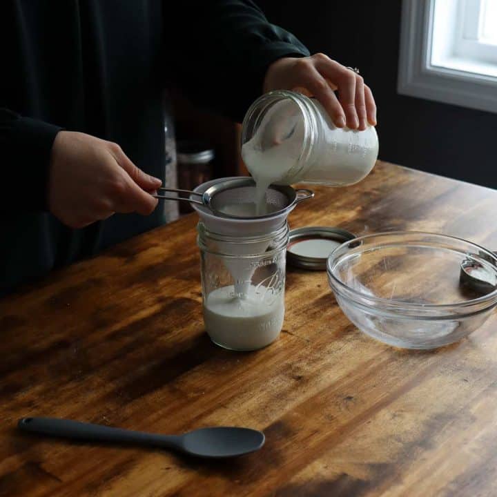 preparing milk kefir